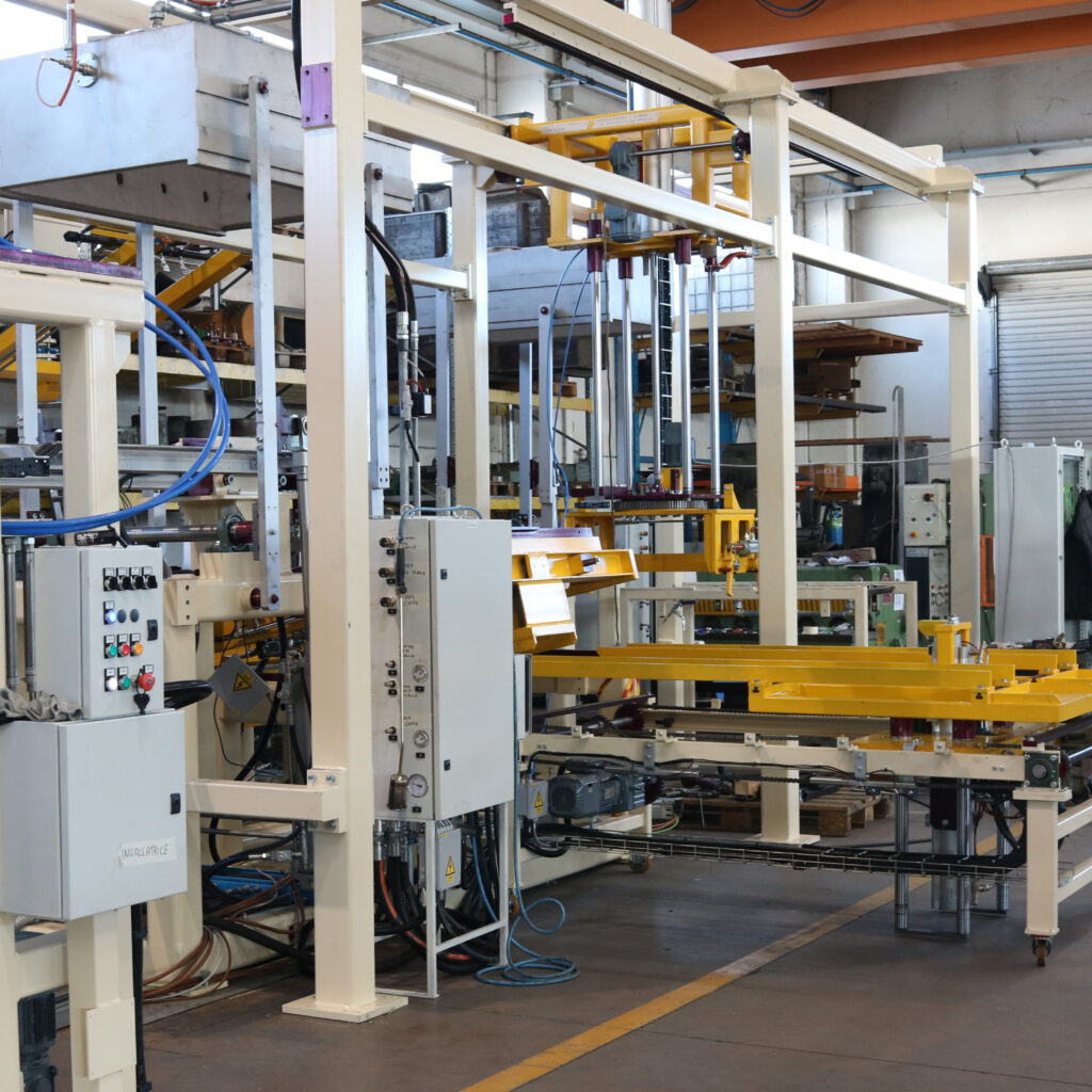 Shell-forming cell in foundry